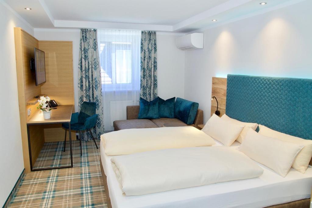 Postel nebo postele na pokoji v ubytování Hotel Zur Post