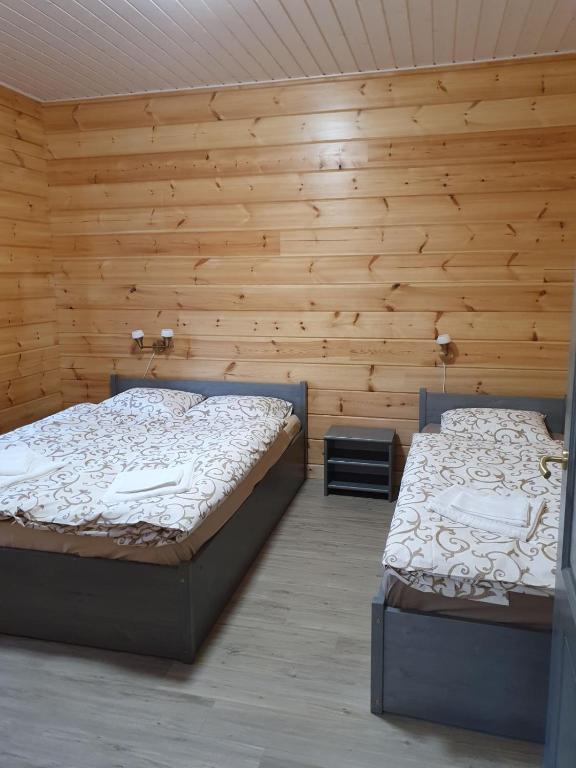 Postel nebo postele na pokoji v ubytování Donar cottage
