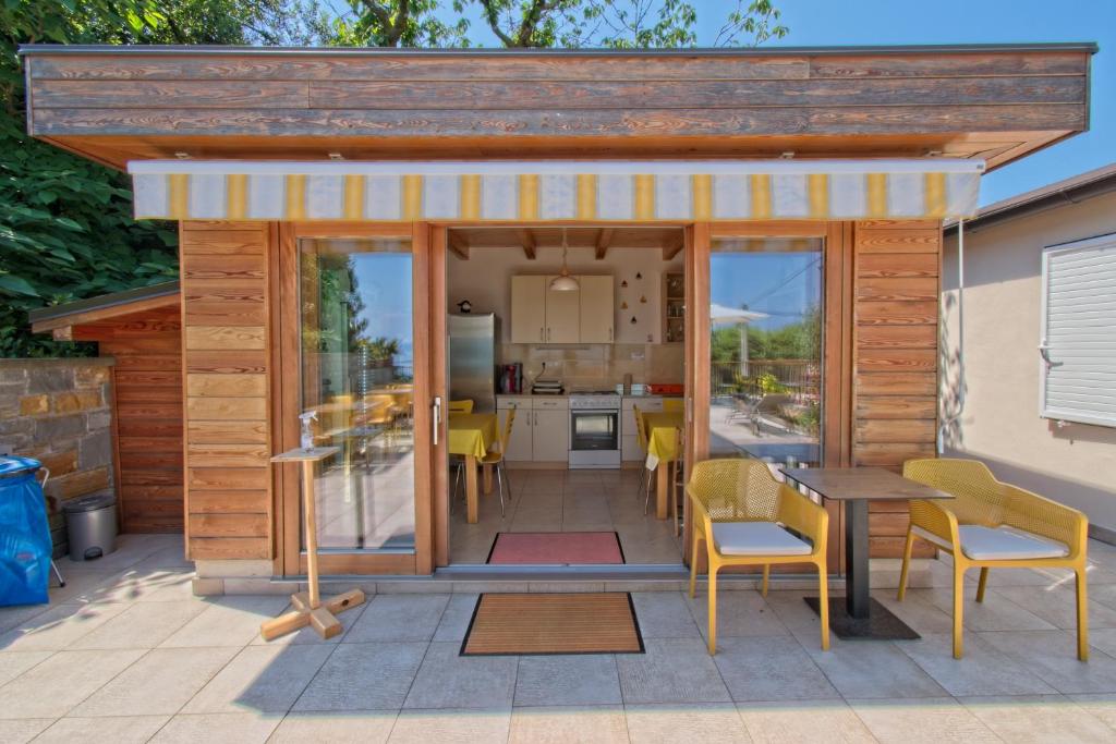Balkón nebo terasa v ubytování Sea View Guesthouse Opara