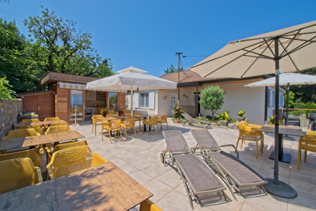 Patio nebo venkovní prostory v ubytování Sea View Guesthouse Opara