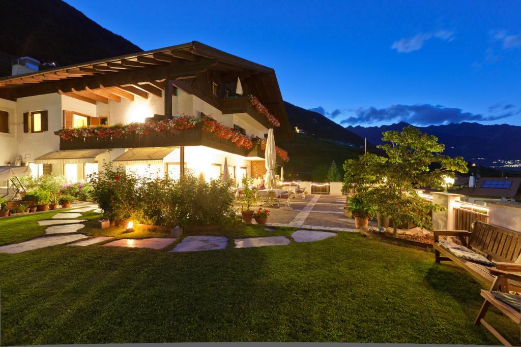 Nespecifikovaný výhled na hory nebo výhled na hory při pohledu z hotelu