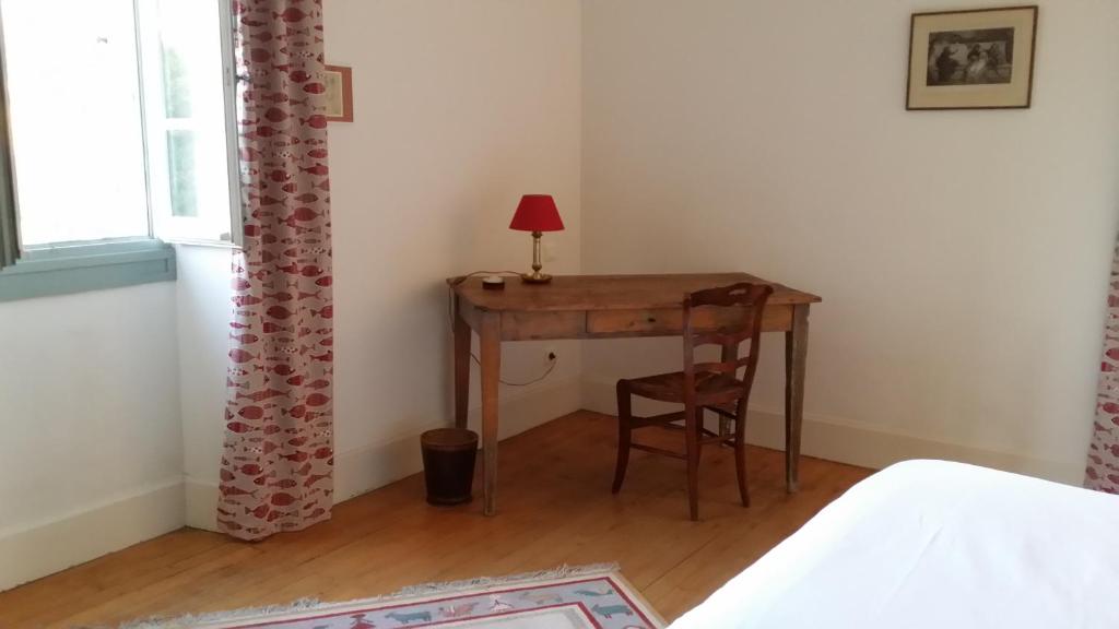 Postel nebo postele na pokoji v ubytování Le Logis du Pradet