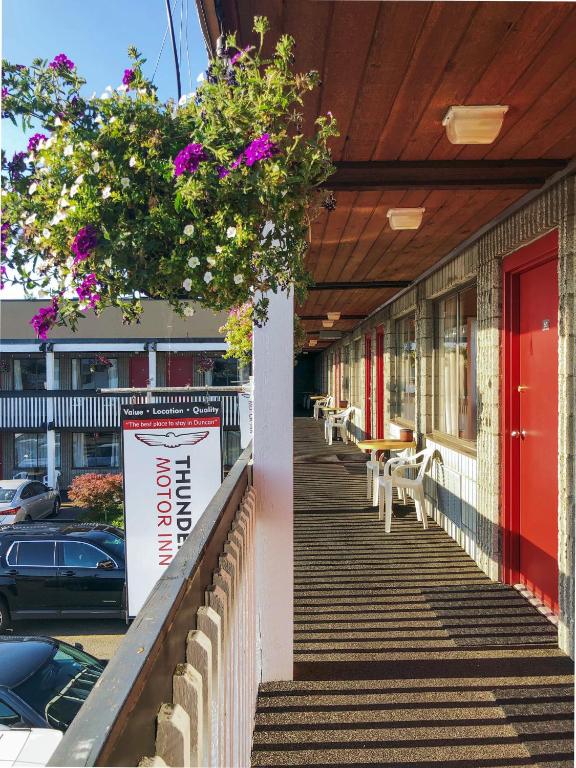 Balkón nebo terasa v ubytování Thunderbird Motor Inn