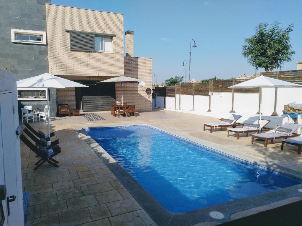 Bazén v ubytování Casa Can Miras nebo v jeho okolí