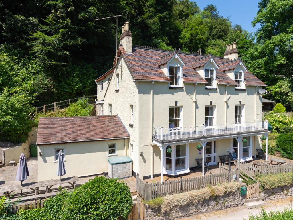 Το κτήριο όπου στεγάζεται  η παραθεριστική κατοικία