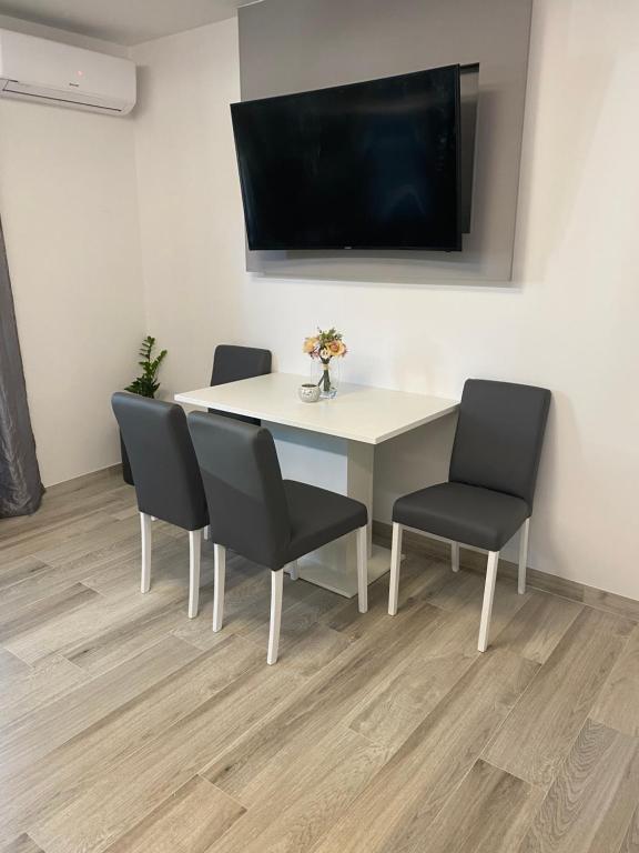 TV a/nebo společenská místnost v ubytování Apartment Bono