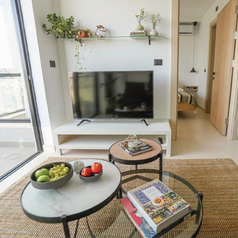TV a/nebo společenská místnost v ubytování Nu Fifty Two