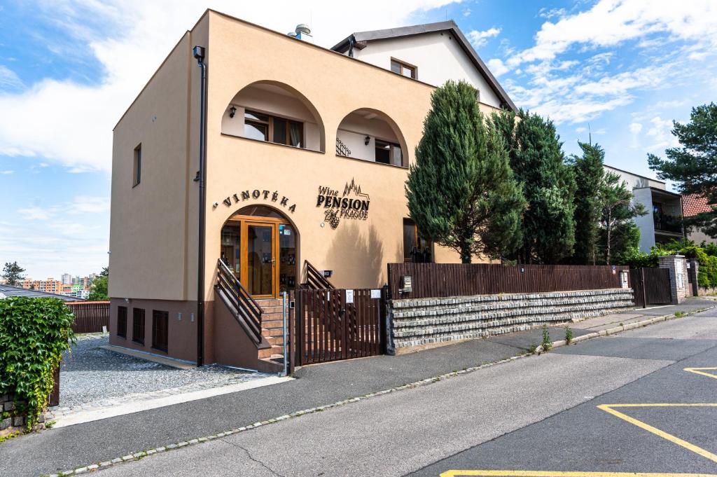 un edificio con una puerta delante de él en Wine Pension Prague, en Praga