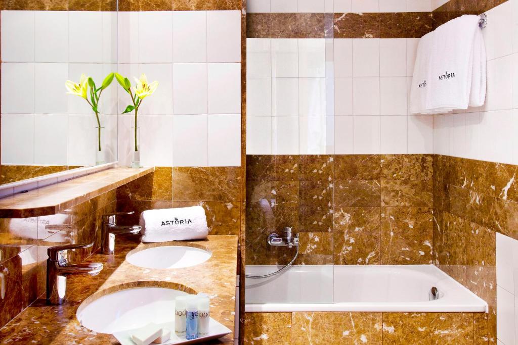 Koupelna v ubytování Hotel Astoria
