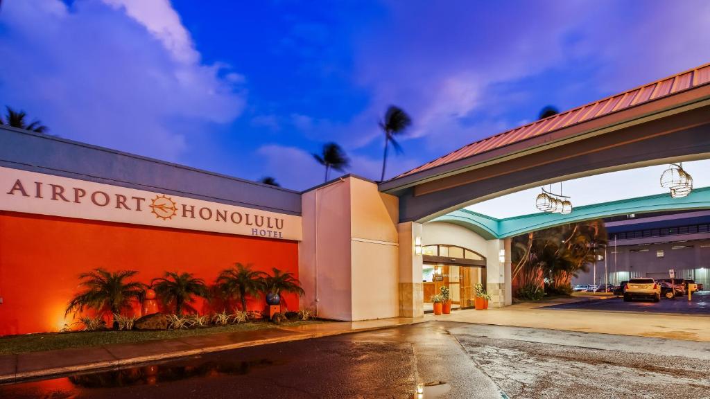 Hotels with Free Shuttle in Honolulu from $13/night hotelplex com Hotels with Free Shuttle in Honolulu from $13/night hotelplex com