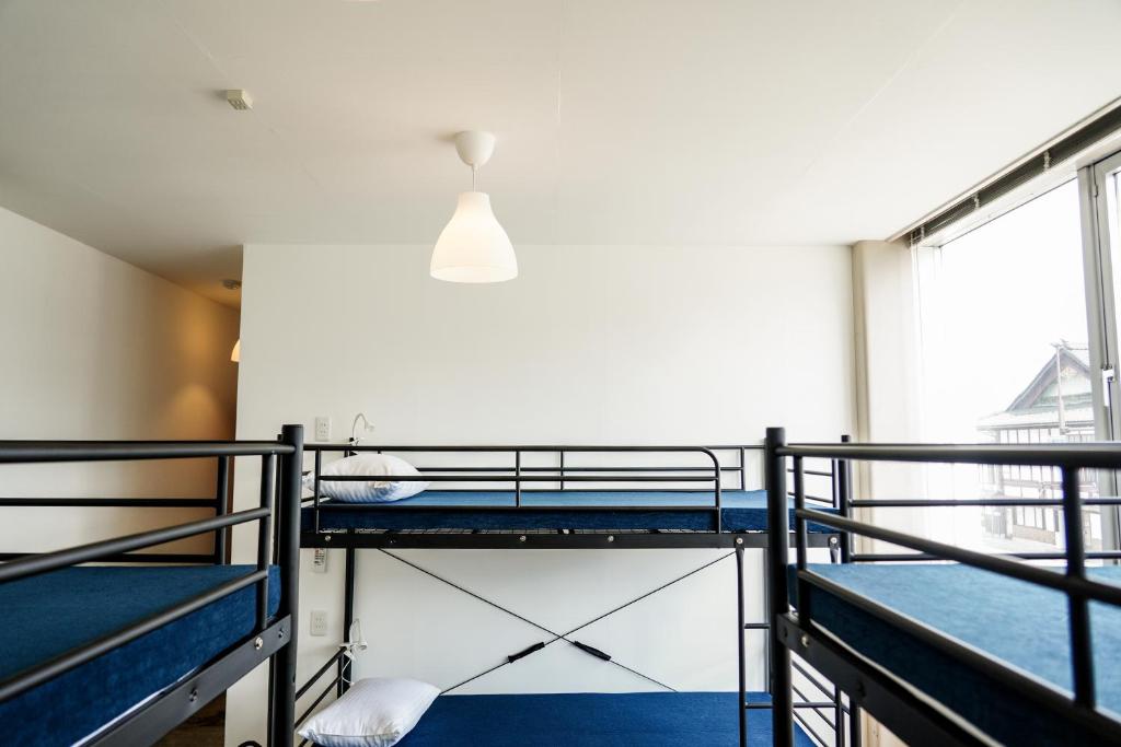 Postel nebo postele na pokoji v ubytování Arashima Hostel