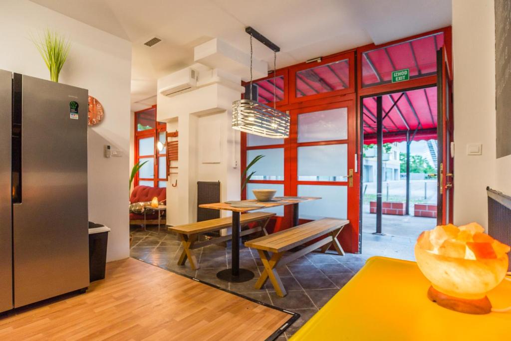 Apartma N'Poznam - Housity