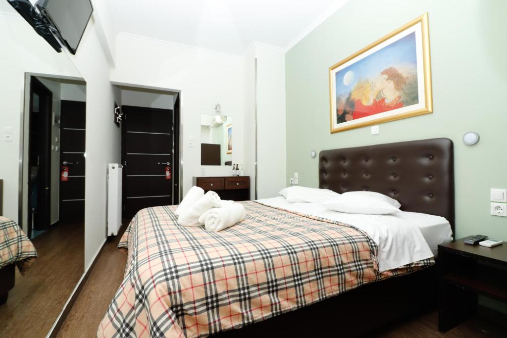 Postel nebo postele na pokoji v ubytování Athens Choice Hotel