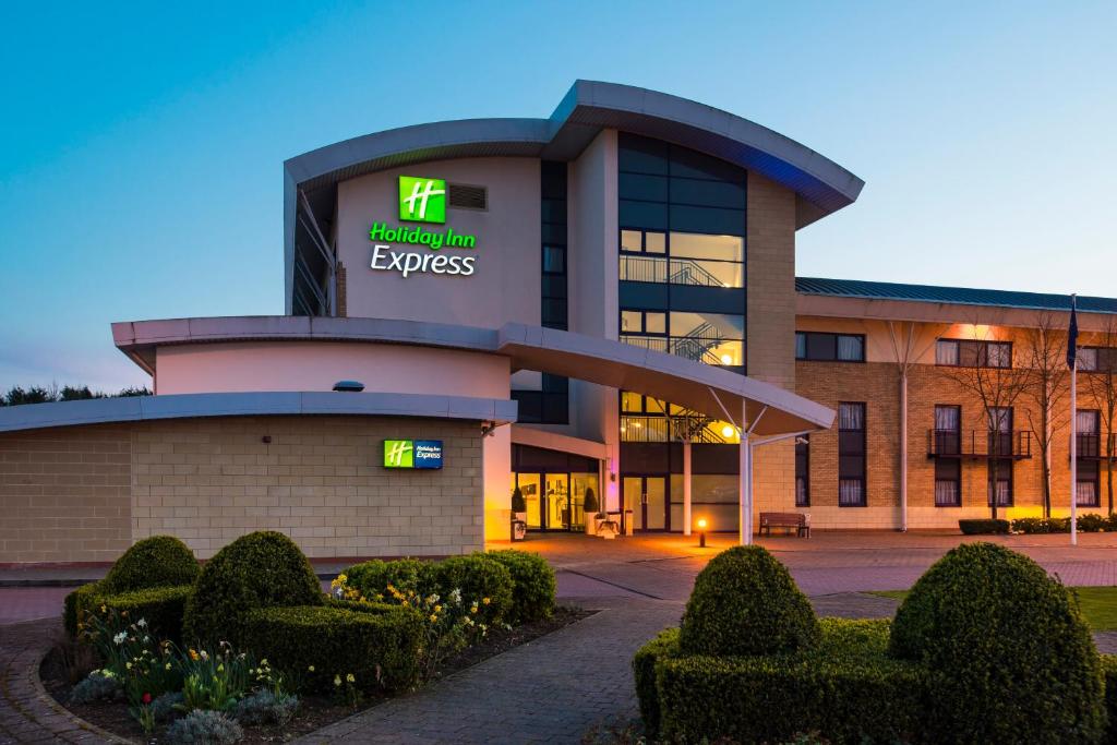 Holiday Inn Express Northampton - South, an IHG Hotel - Housity