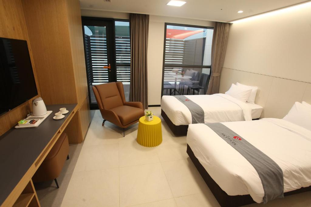 Televiisor ja/või meelelahutuskeskus majutusasutuses Hotel Skypark DaejeonⅠ