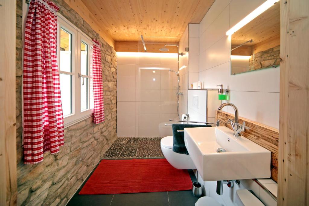 Koupelna v ubytování Ferienhaus Haldenmühle - traumhafte Lage mitten in der Natur mit Sauna