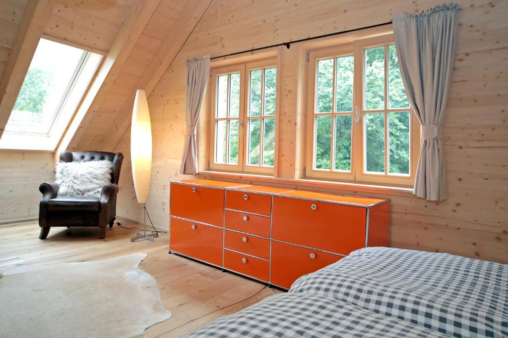 Postel nebo postele na pokoji v ubytování Ferienhaus Haldenmühle - traumhafte Lage mitten in der Natur mit Sauna