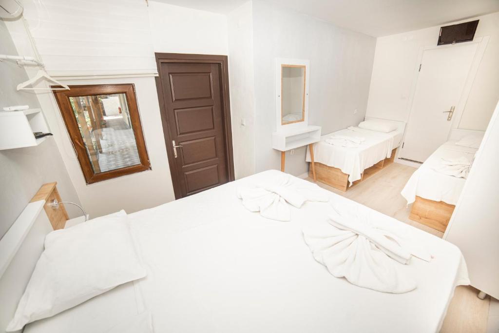 Postel nebo postele na pokoji v ubytování Limonata Hotel Assos