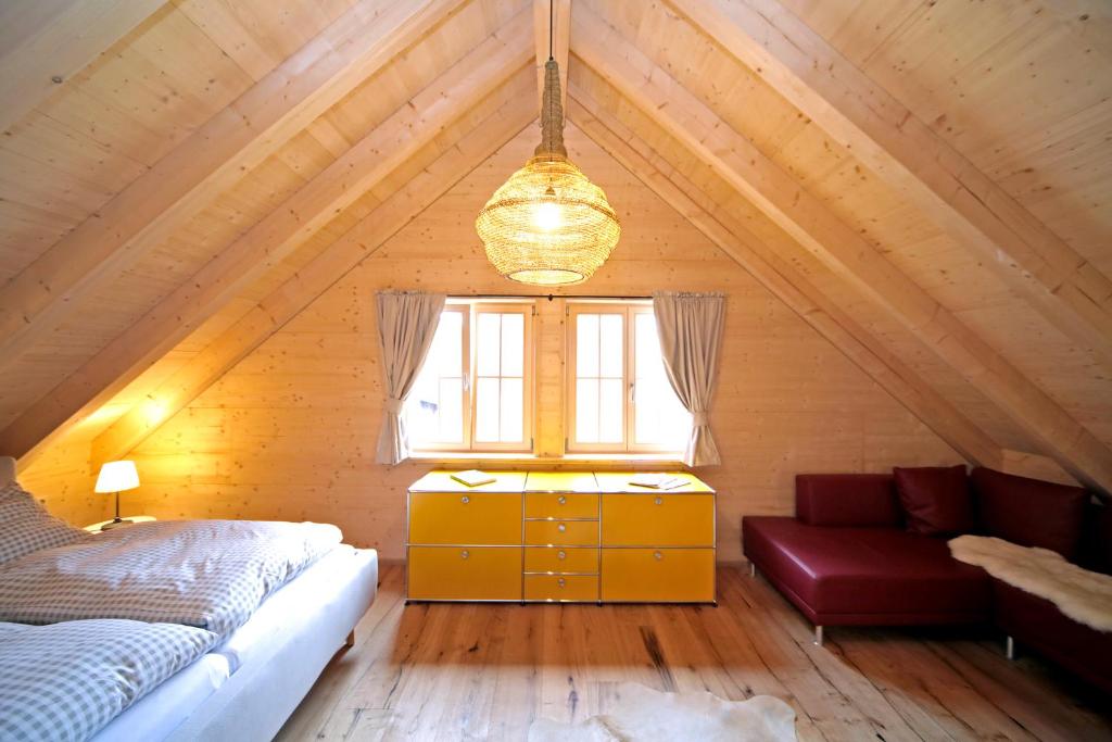 Postel nebo postele na pokoji v ubytování Ferienhaus Haldenmühle - traumhafte Lage mitten in der Natur mit Sauna
