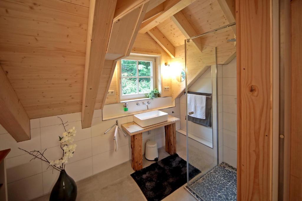 Koupelna v ubytování Ferienhaus Haldenmühle - traumhafte Lage mitten in der Natur mit Sauna