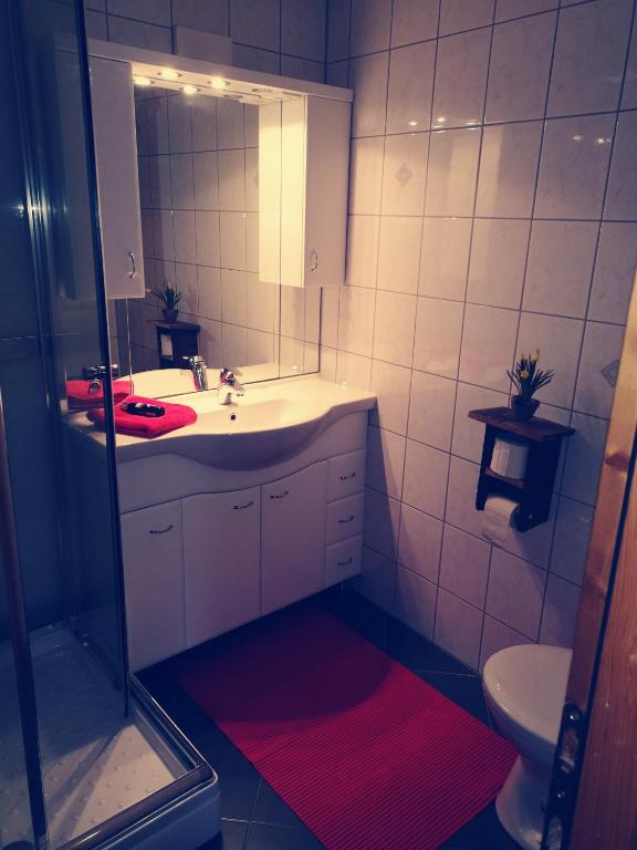 Koupelna v ubytování Baumgartnerhof Arriach - Urlaub am Bauernhof