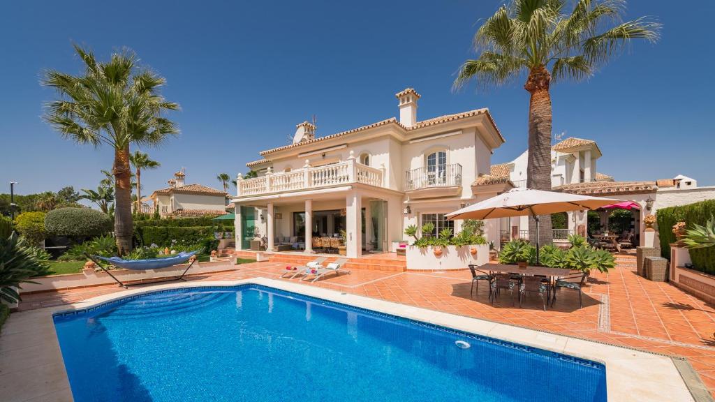 Golden Mile Villa Marbella With Pool Close to Beach