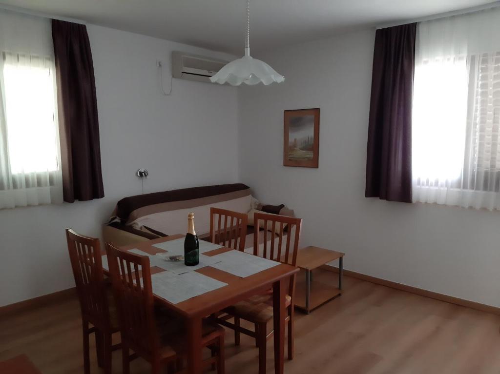 Posedenie v ubytovaní Apartments Agrijan