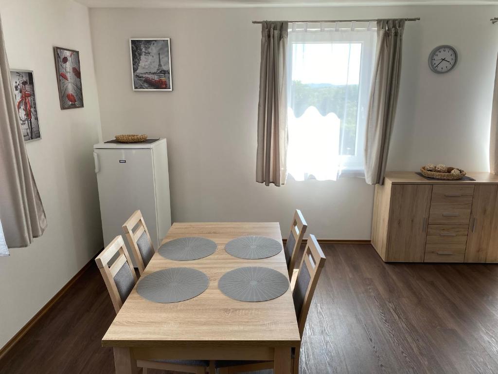 Kuchyň nebo kuchyňský kout v ubytování Apartmány Krupka