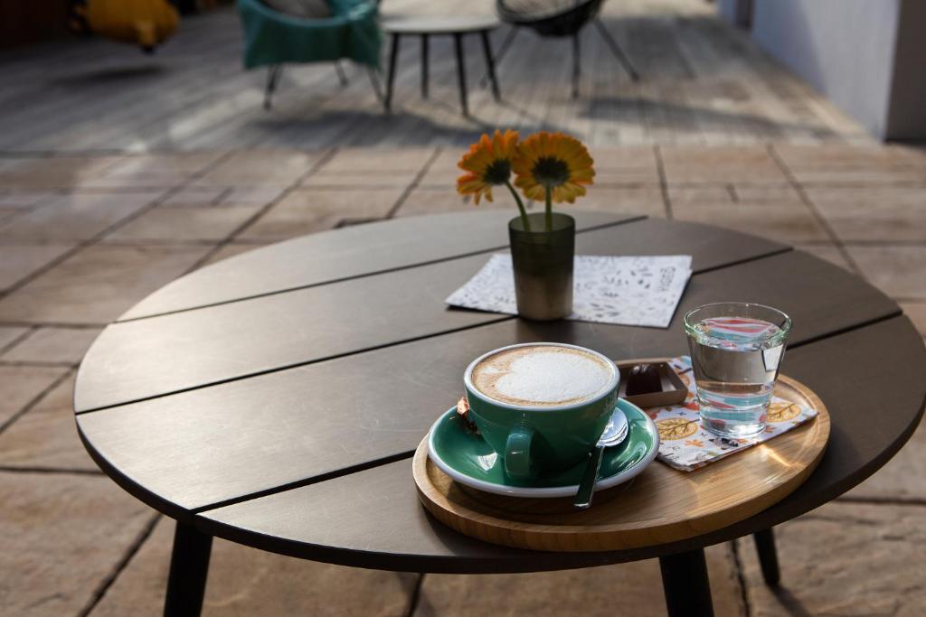 Příslušenství pro přípravu čaje a kávy v ubytování VIGEO lounge b&b coffee