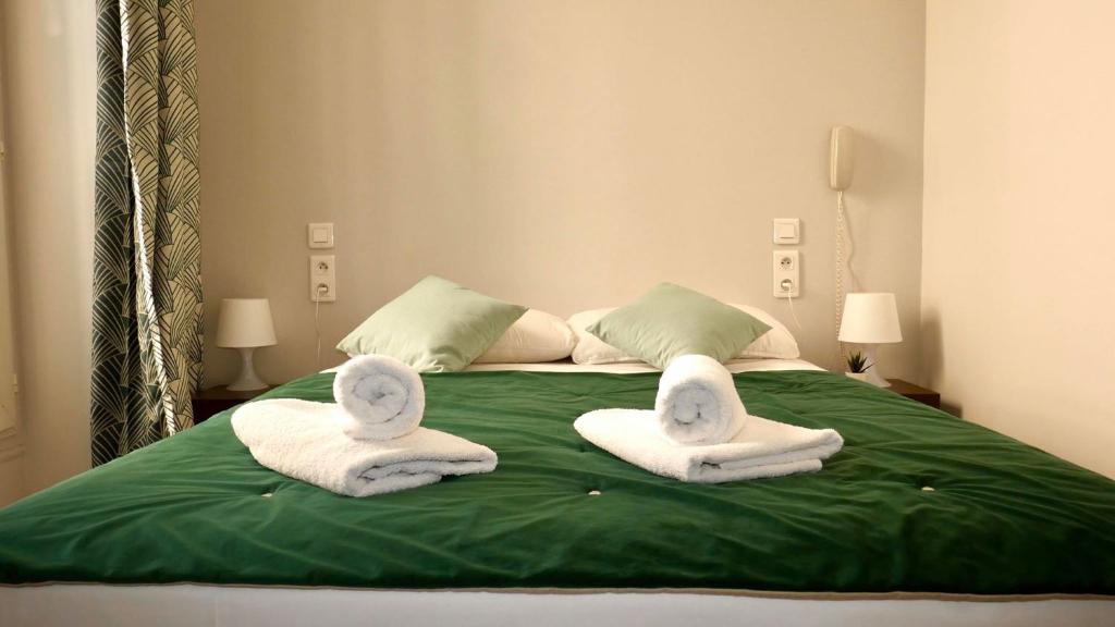 Postel nebo postele na pokoji v ubytování Hotel le Nice Etoile