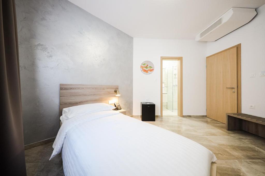 Postel nebo postele na pokoji v ubytování Hotel Lucija