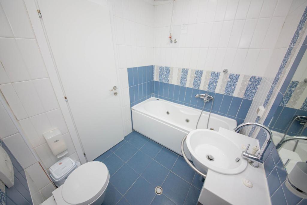 Hotel Miki - Double Or Twin Room With Extra Bed