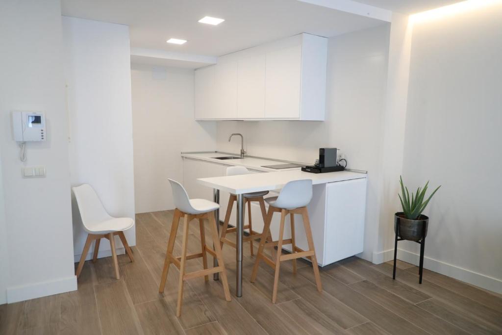 San Vicente Apartments - 11