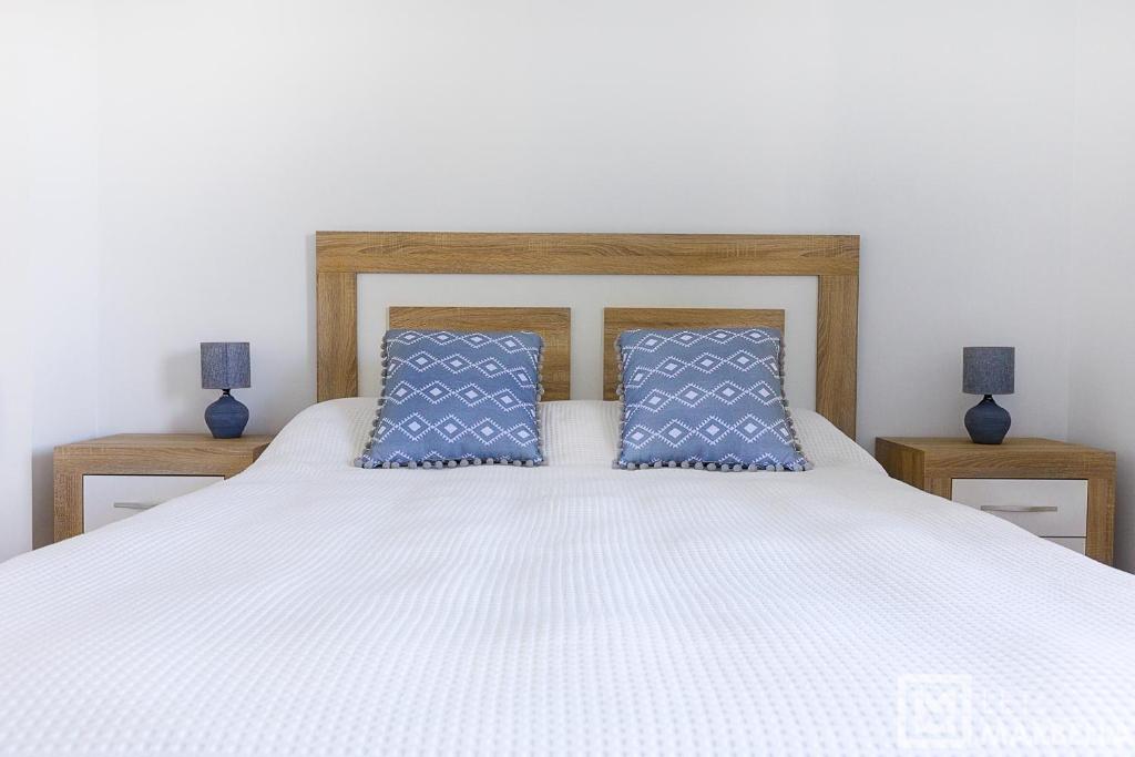 Estepona Sunsets - Modern 3-BR Beachside Apartment, Estepona ...