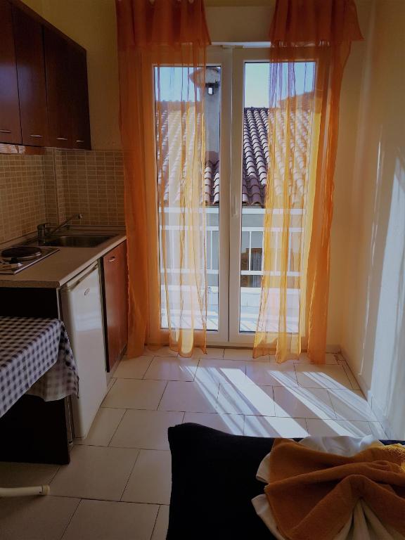 Kuchnia lub aneks kuchenny w obiekcie Hotel Tassos-Despina