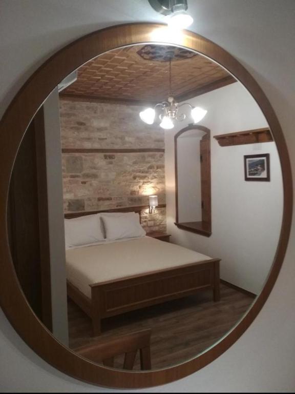 Postel nebo postele na pokoji v ubytování Argjiro Traditional