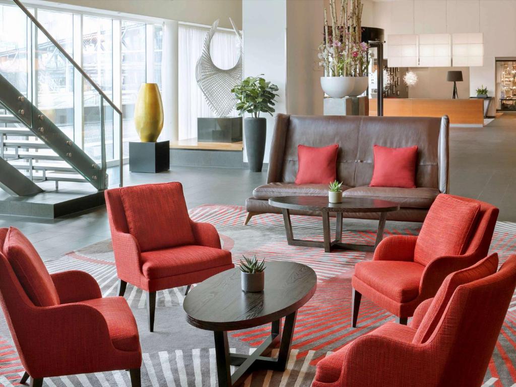 Coin salon dans l'établissement Mövenpick Hotel Amsterdam City Centre