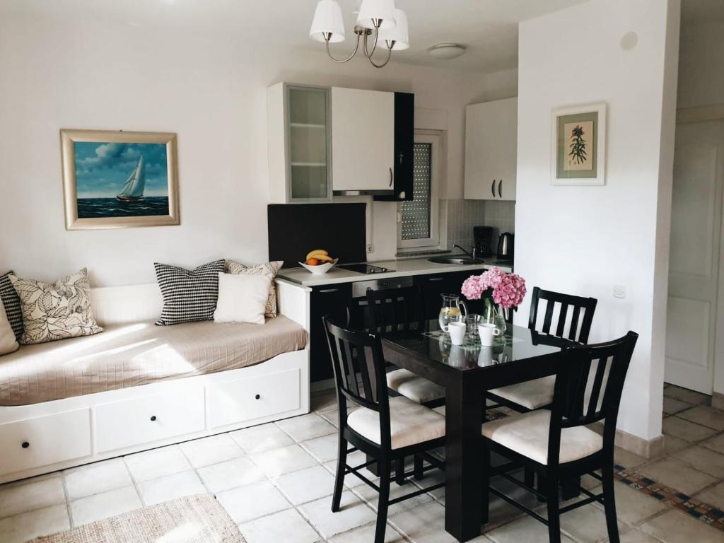 Køkken eller tekøkken på Apartments Paklenica