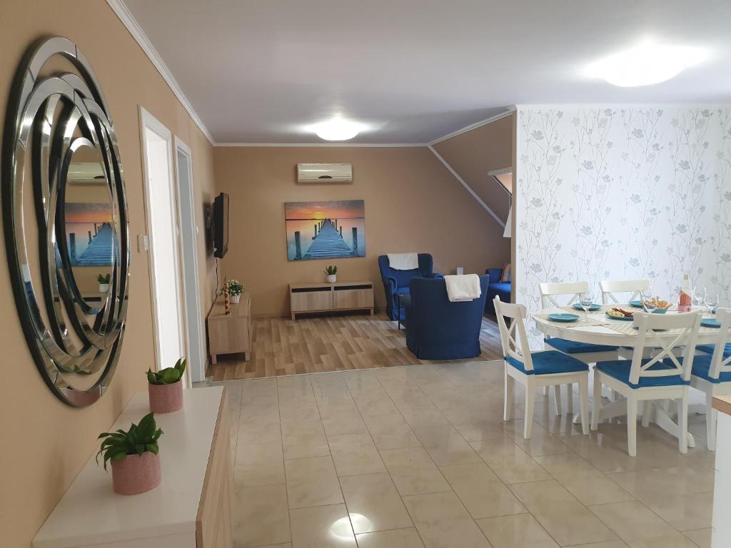 Posezení v ubytování Rév Apartman