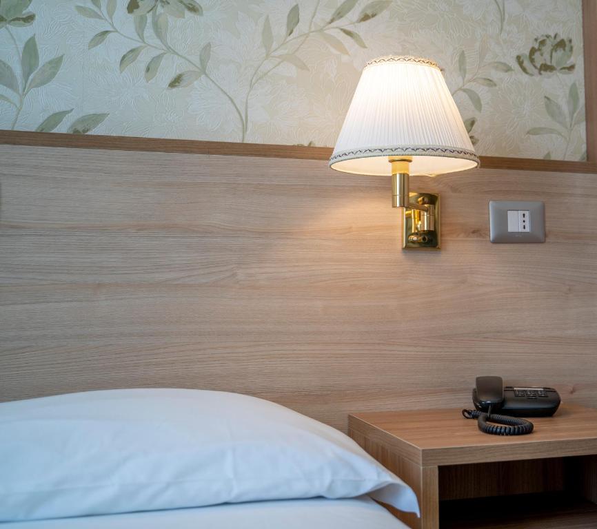 Hotel Dei Fiori - Resim 36