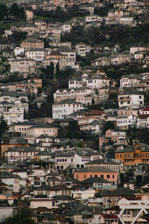 Nespecifikovaný výhled na destinaci Gjirokastër nebo výhled na město při pohledu z hotelu