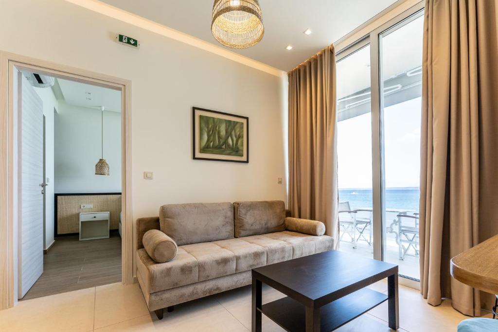 Posezení v ubytování Mari Hotel & Maisonettes
