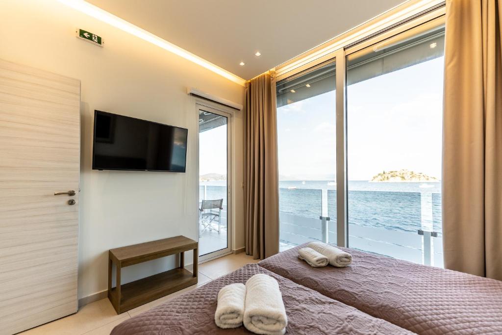 Postel nebo postele na pokoji v ubytování Mari Hotel & Maisonettes