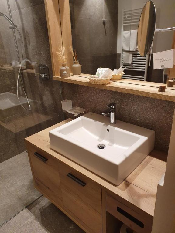 Koupelna v ubytování Garni Hotel Mezdi