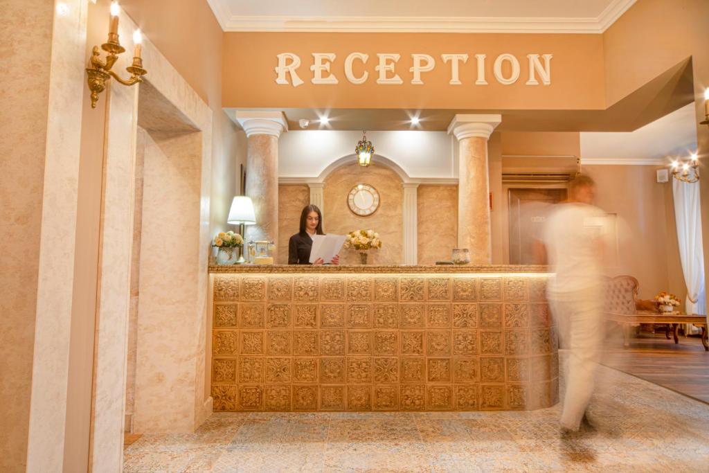 Vstupní hala nebo recepce v ubytování Hotel Antique - free private parking