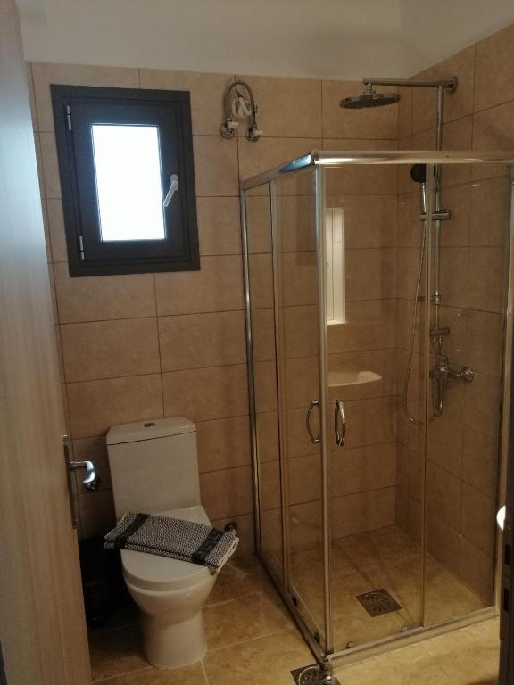 Łazienka w obiekcie TA DIDYMAKIA APARTMENTS.