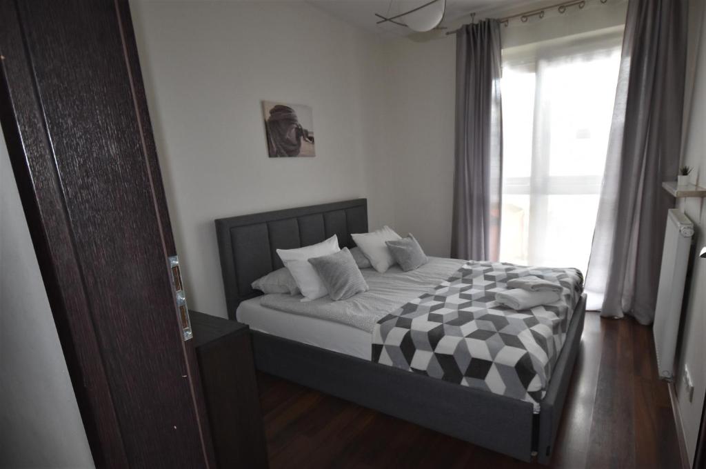 Posteľ alebo postele v izbe v ubytovaní Senator Warsaw Apartments