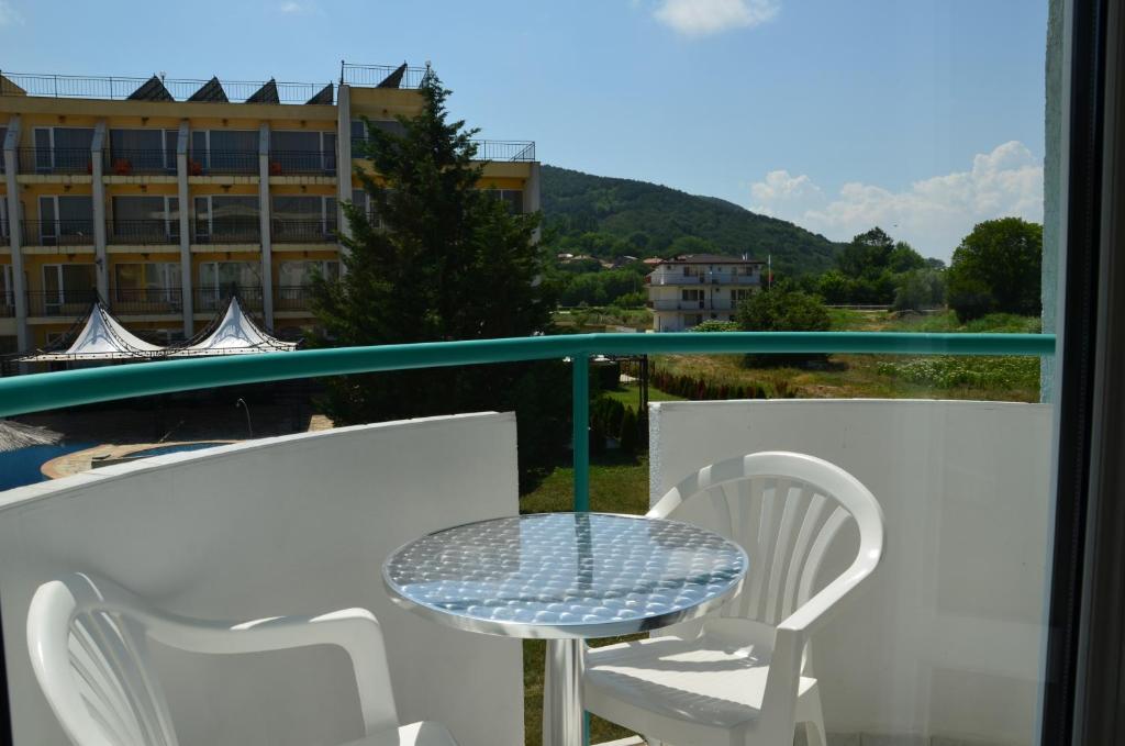 Nespecifikovaný výhled na hory nebo výhled na hory při pohledu z hotelu
