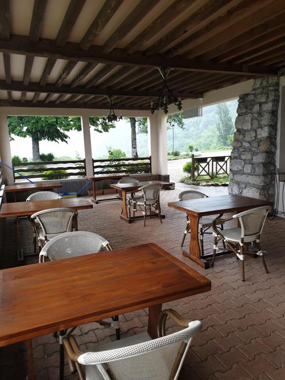 Restaurace v ubytování LA SOURCE Jacquet depuis 1954 Hôtel et Studio