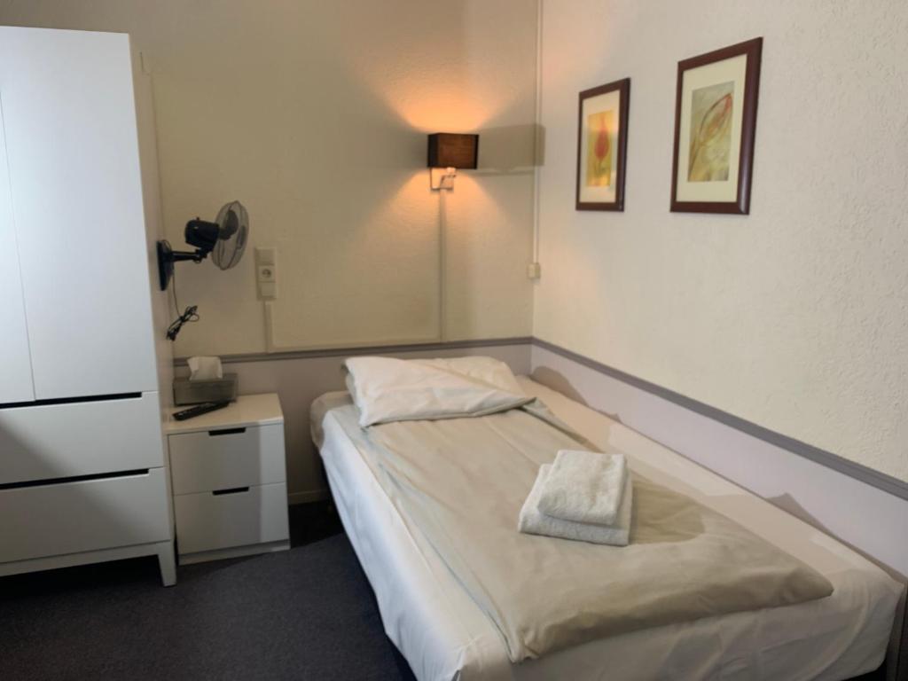 Postel nebo postele na pokoji v ubytování Amadeus Hotel